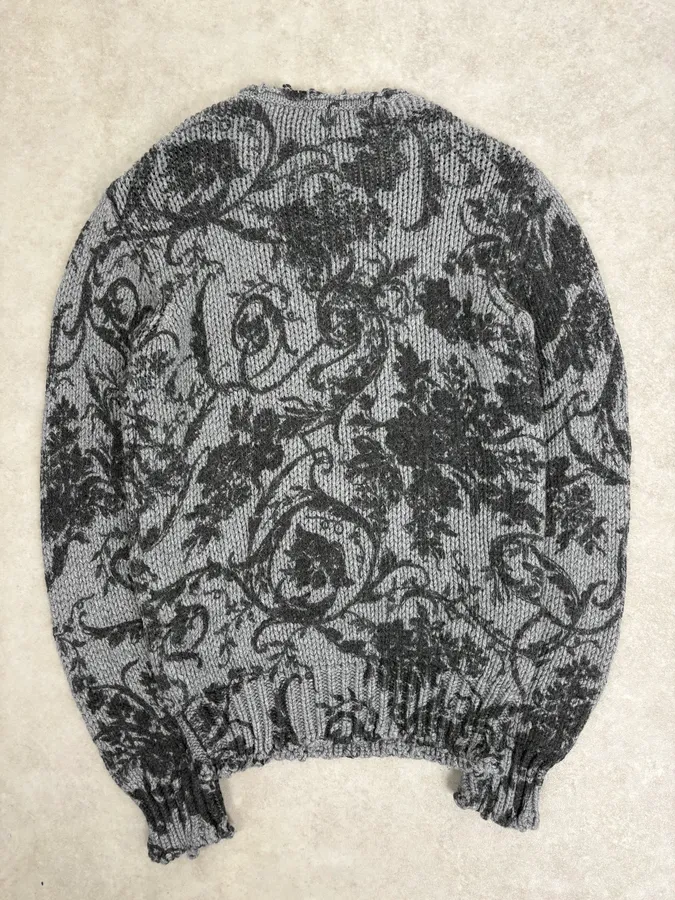 2010s Dolce & Gabbana Floral Grey Wool Sweater - Image 6