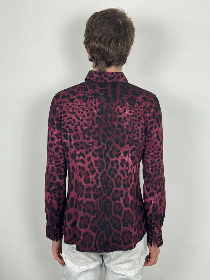 2010s Dolce & Gabbana Fuchsia Purple Silk Leopard Print Shirt - Image 3