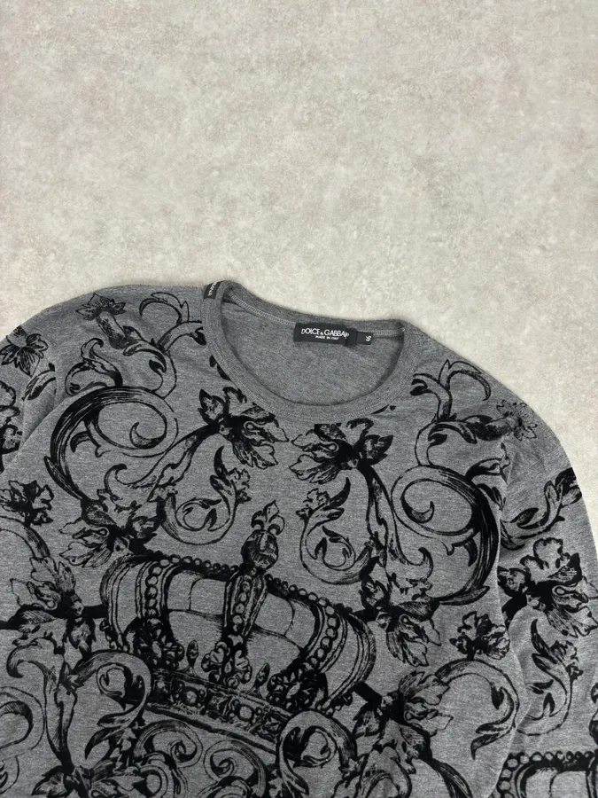 2010s Dolce & Gabbana Grey Baroque Crown Print Longsleeve - Image 4