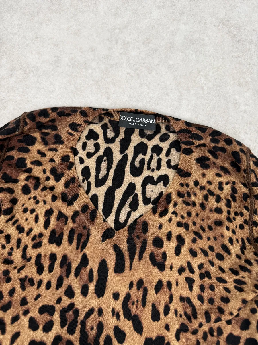 2010s Dolce & Gabbana Leopard Print V Neck Wool Sweater - Image 8