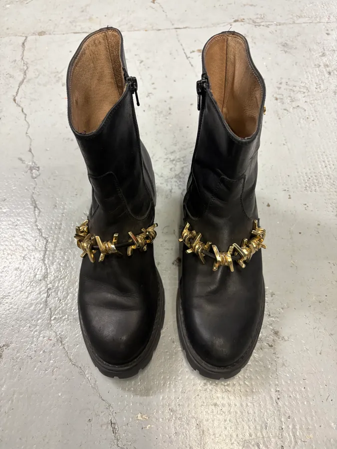 2010s Dsquared2 Black Leather Gold Chain Ankle Boot - Image 2