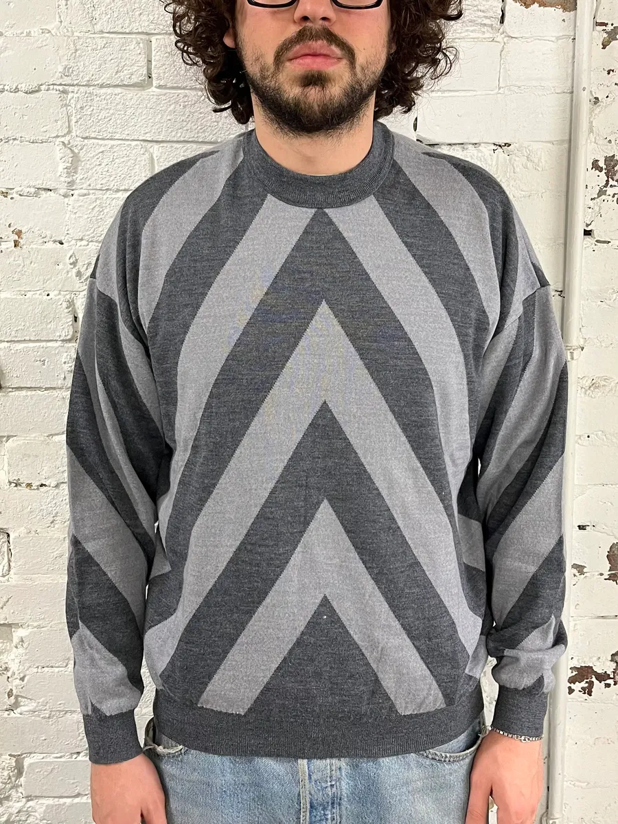 2010s Emporio Armani V Lines White & Grey Sweater - Image 2