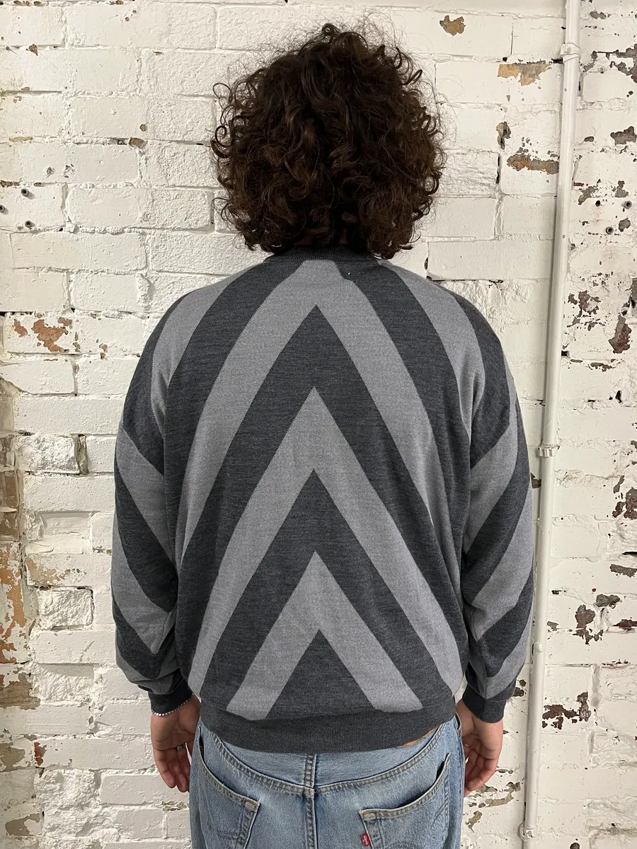 2010s Emporio Armani V Lines White & Grey Sweater - Image 3