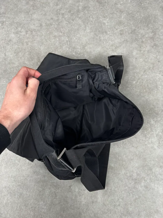 2010s Gucci Black Nylon Shoulder Bag - Image 11