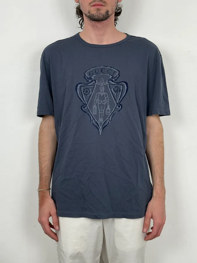 2010s Gucci Navy Medieval Blason T-Shirt - Image 2