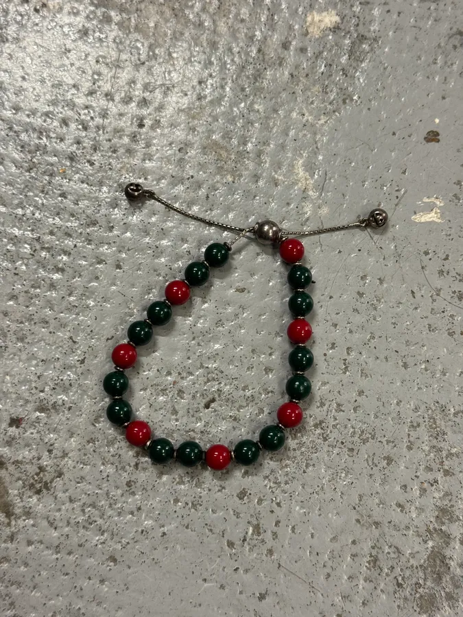 2010s Gucci Red & Green Wood Beaded Adjustable Closure Bracelet - Image 2