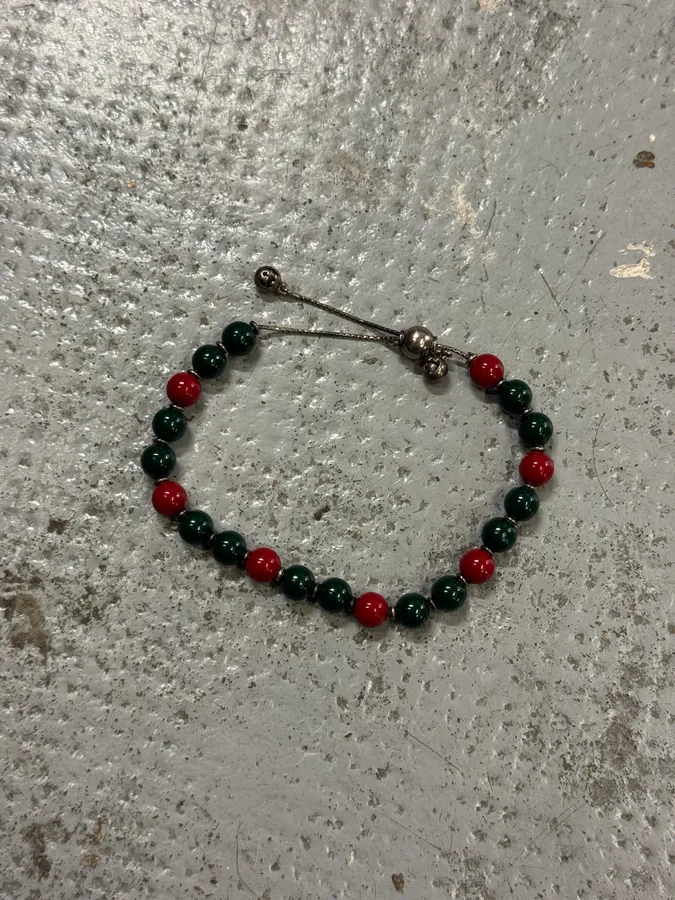 2010s Gucci Red & Green Wood Beaded Adjustable Closure Bracelet - Image 3