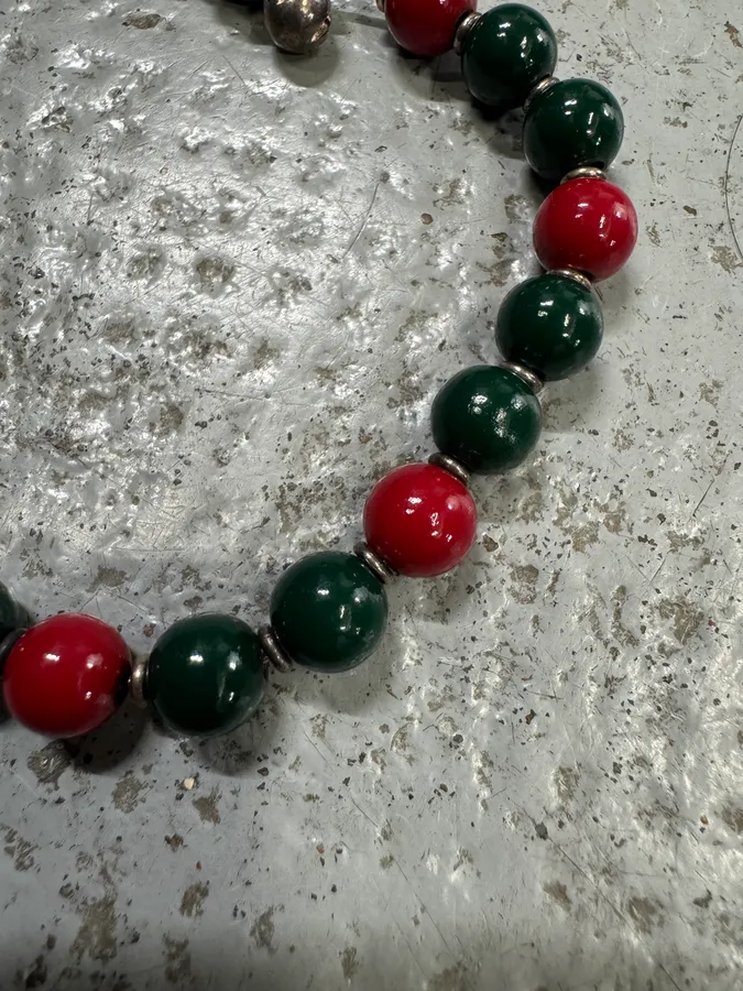 2010s Gucci Red & Green Wood Beaded Adjustable Closure Bracelet - Image 5