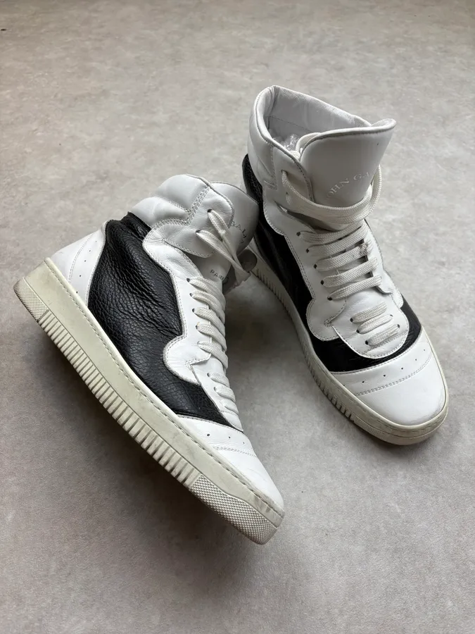 2010s John Galliano Black & White High Leather Sneakers - Image 5