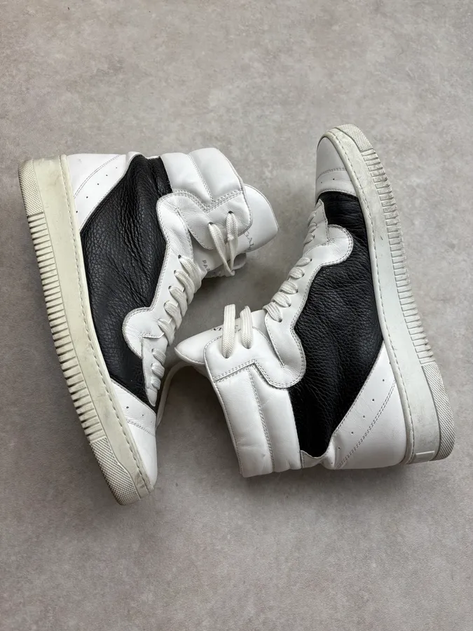 2010s John Galliano Black & White High Leather Sneakers - Image 6