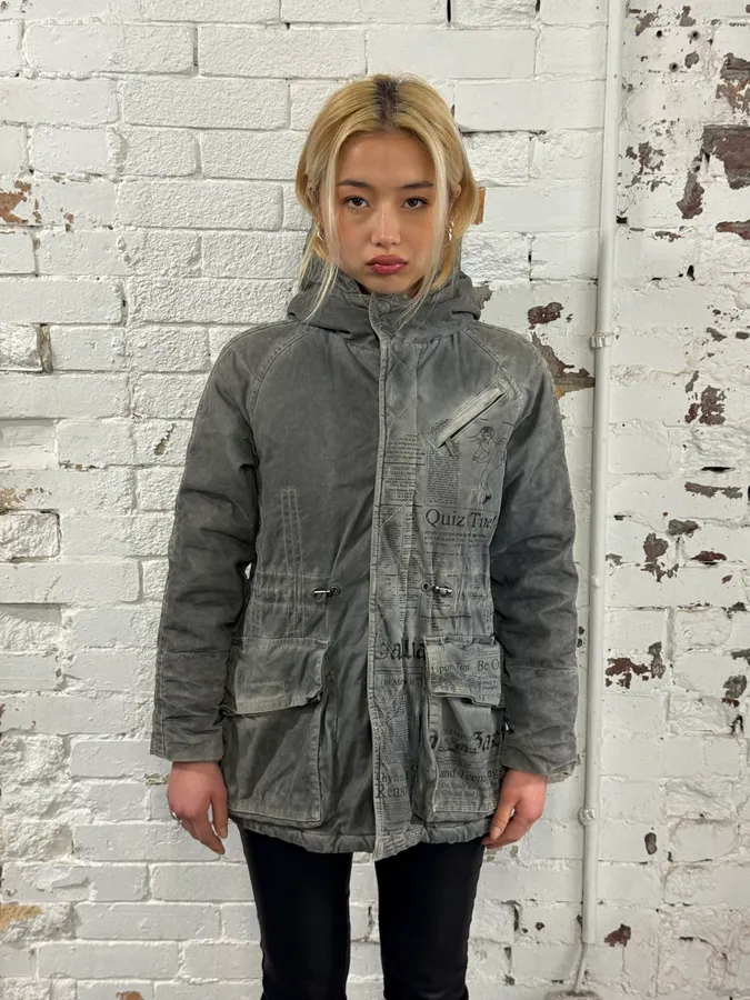2010s John Galliano Grey Cargo Newspaper Print Hooded Parka - Image 3