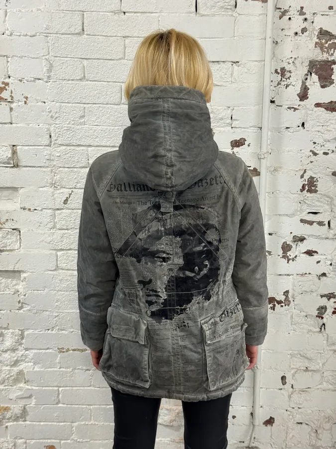 2010s John Galliano Grey Cargo Newspaper Print Hooded Parka - Image 4