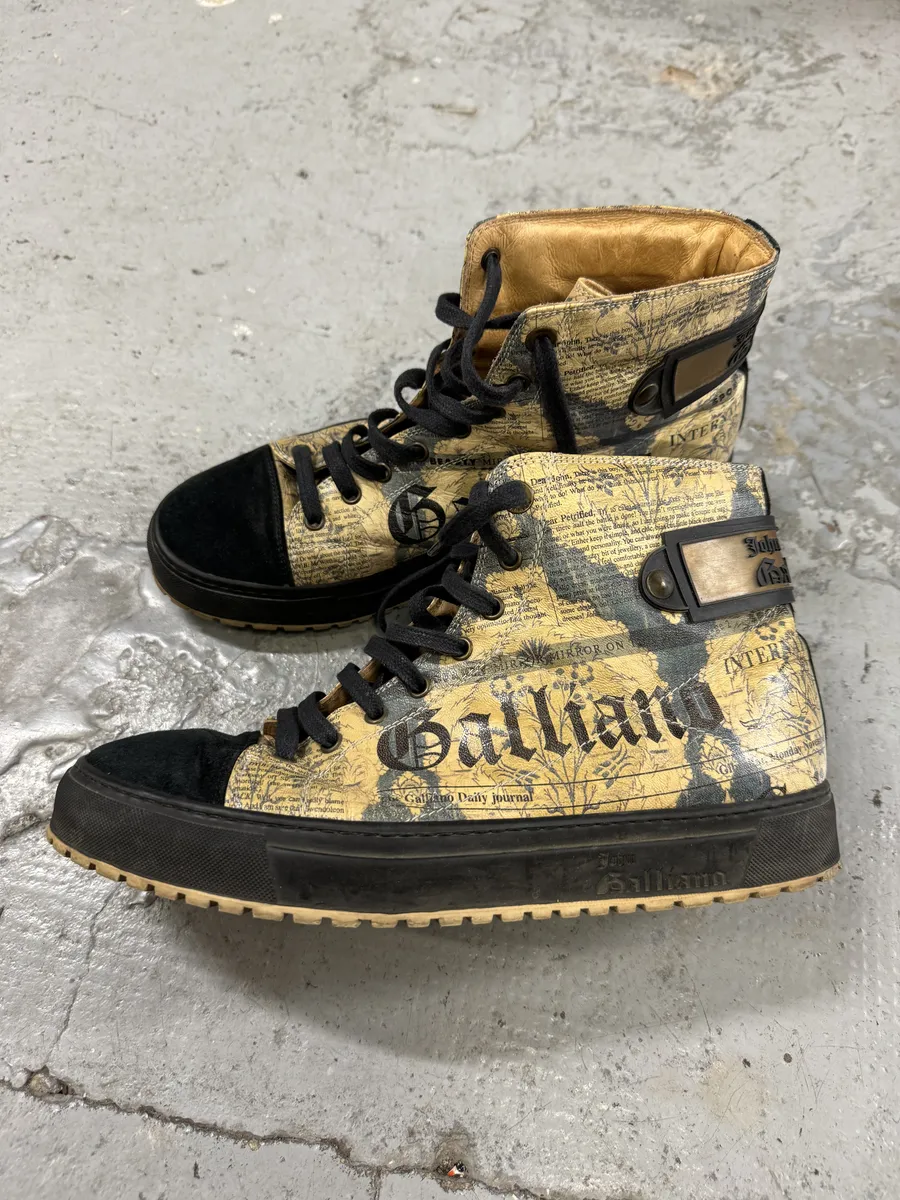 2010s John Galliano Magazine Black High Gum Shoes - Image 4