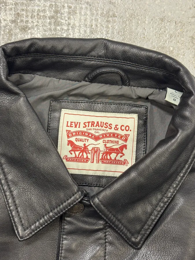 2010s Levi’s Trucker Black Faux Leather Jacket - Image 8