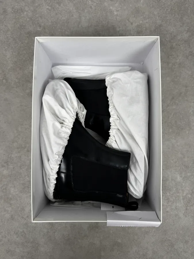 2010s Maison Margiela Black Nail Sole Leather Boots - Image 9