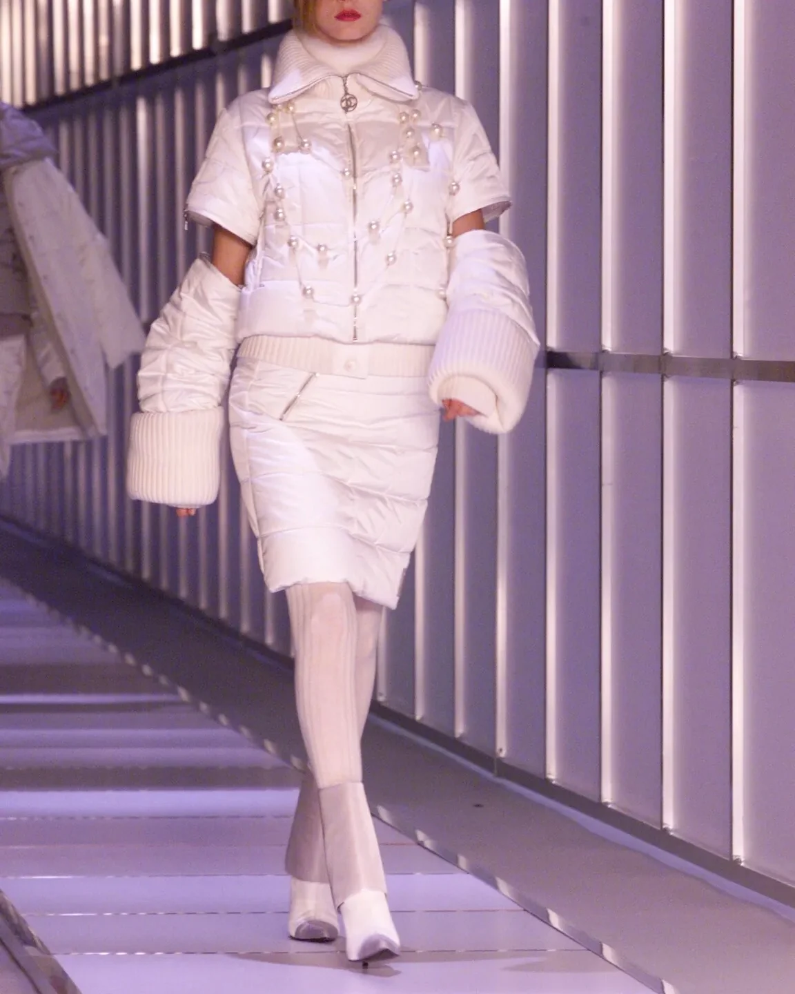 AW00 Chanel Ski Puffer White Skirt (XS/S) - Image 2
