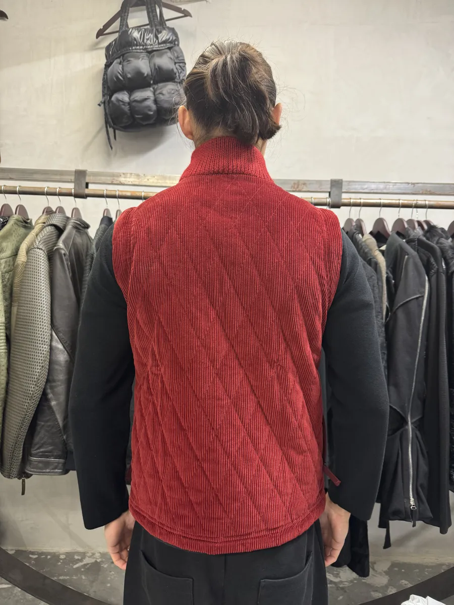 AW1996 Dolce & Gabbana Red Quilted Hybrid Vest - Image 3