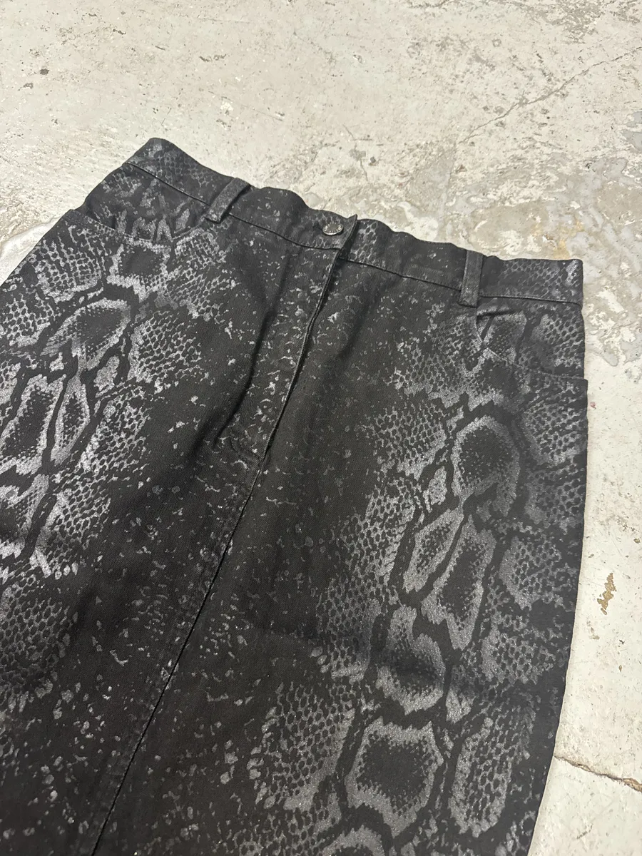 AW1999 Roberto Cavalli Black Snake Python Print Skirt - Image 9