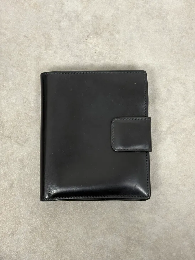 AW2000 Gucci Black Logo Leather Wallet by Tom Ford - Image 2