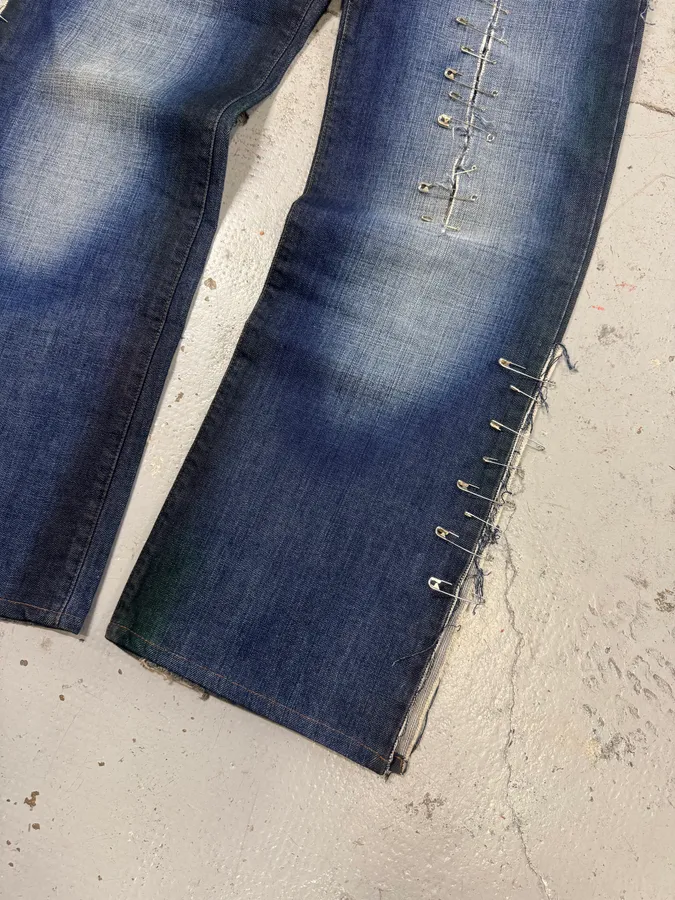 AW2001 Dolce & Gabbana Pins Blue Faded Denim Jeans - Image 8