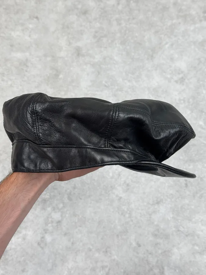 AW2001 Gucci Black Leather Back Logo Beret Cap by Tom Ford - Image 8