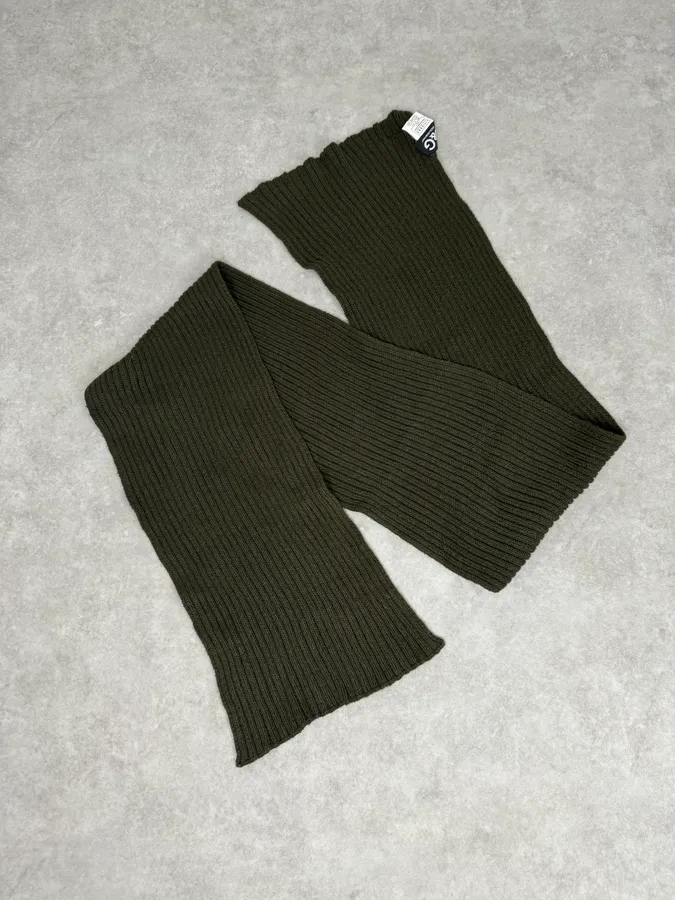 AW2003 Dolce & Gabbana Khaki Wool Ribbed Knit Scarf - Image 3