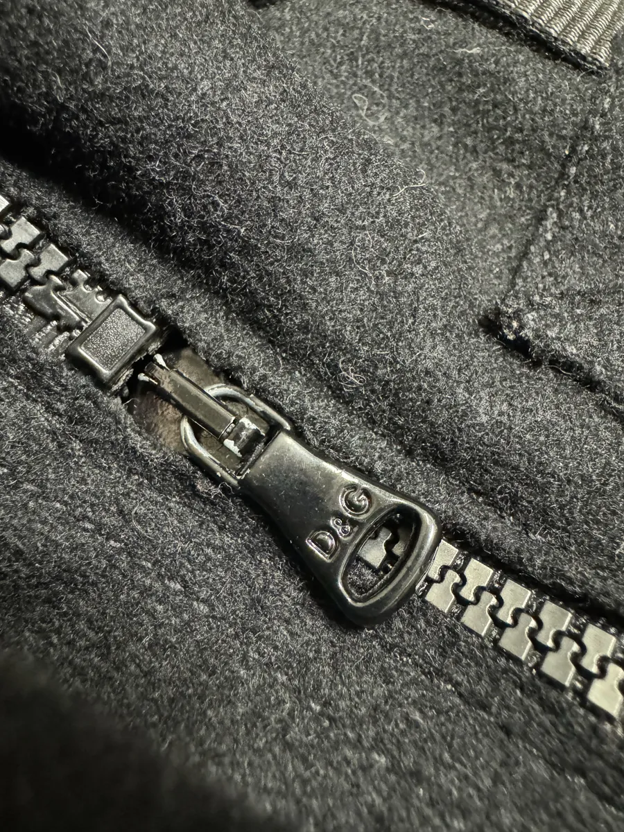 AW2003 Dolce & Gabbana Navy Strap Bondage Bomber Jacket with Detachable Sleeves - Image 12