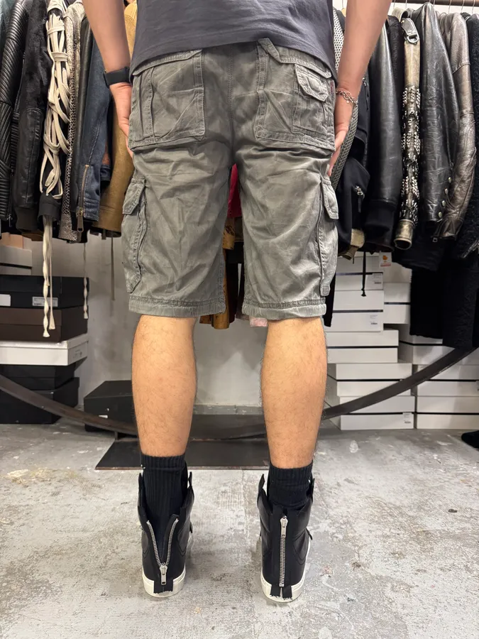 AW2004 Dolce & Gabbana Grey Multi Pockets Cargo Shorts - Image 3