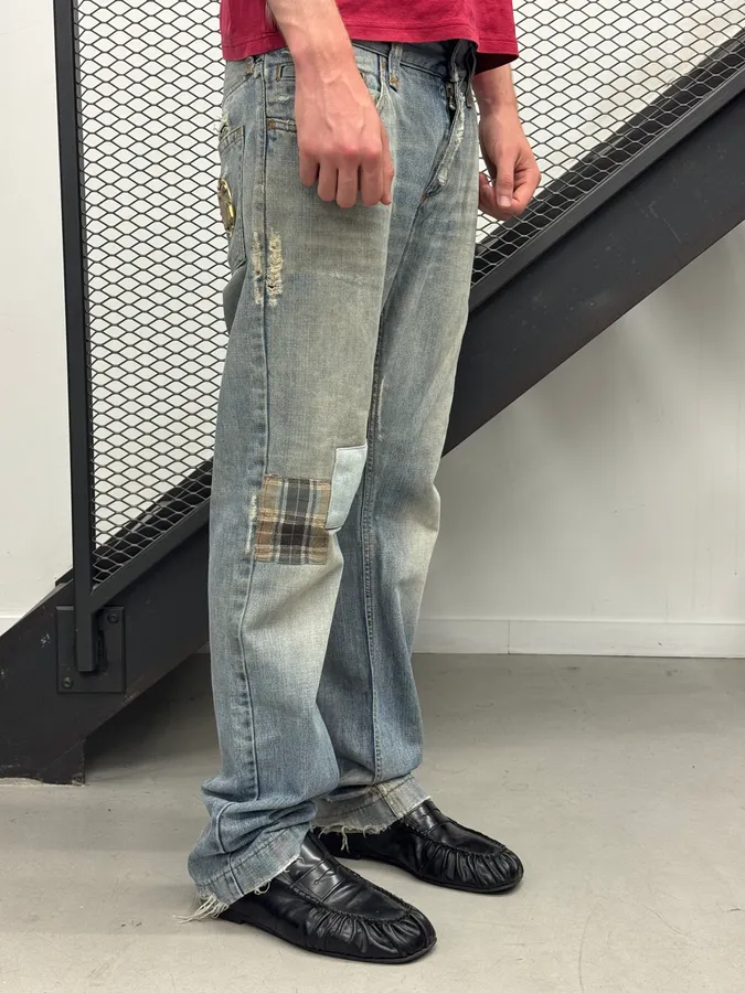 AW2005 Dolce & Gabbana Light Blue Patch Distressed Denim Jeans - Image 4