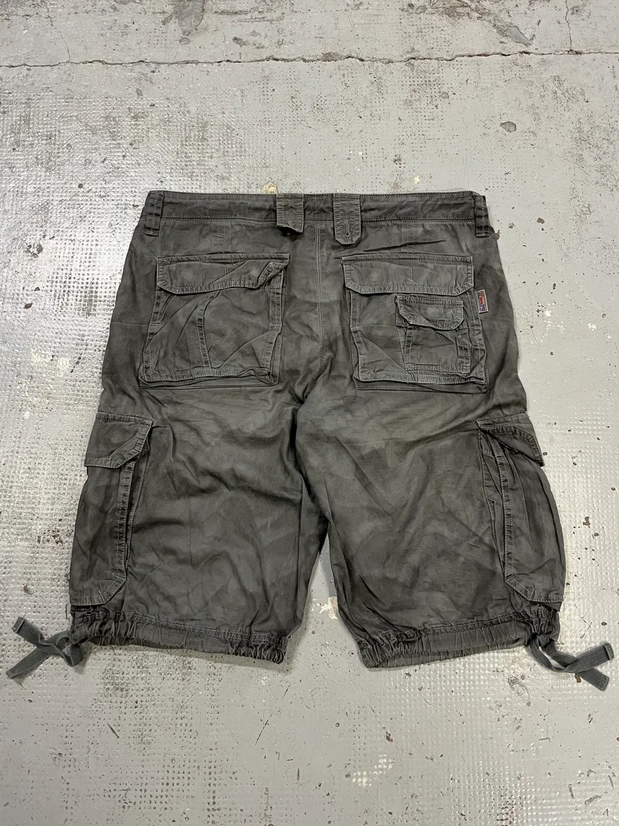 AW2006 Dolce & Gabbana Multi Pockets Cargo Grey Shorts - Image 8