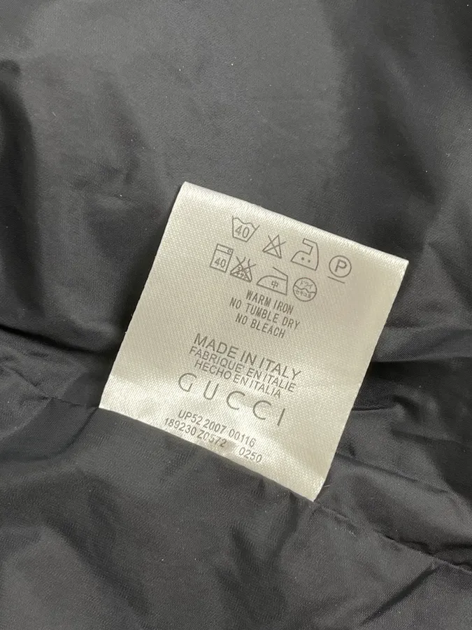 AW2007 Gucci Navy Multi Pockets Nylon Light Jacket by Frida Giannini - Image 12
