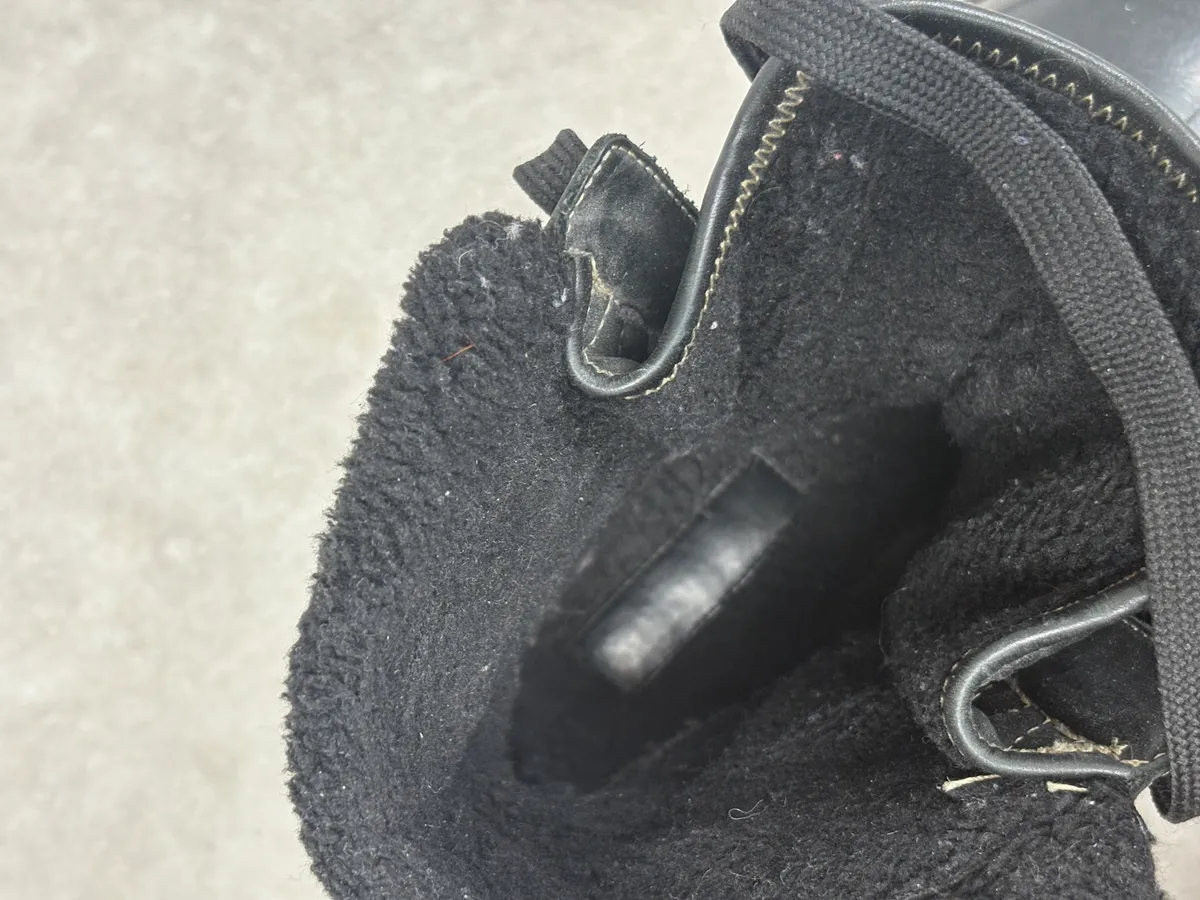 AW2008 Dsquared2 Black Puffer Leather Ski Boots - Image 7