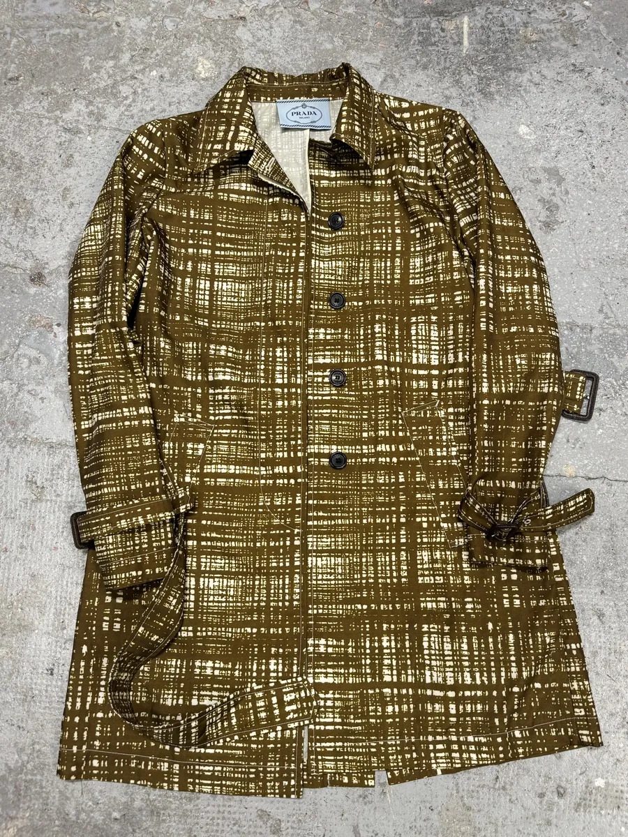 AW2010 Prada Brown Contemporary Elegant Trench Coat - Image 6