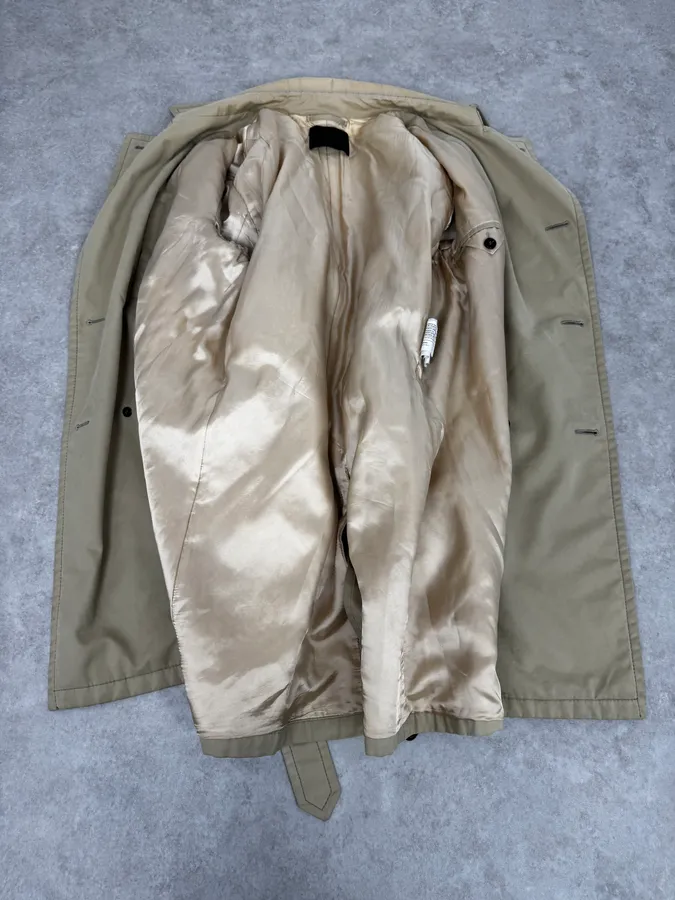 AW2011 Prada Beige Buttoned Classy Trench Coat - Image 8