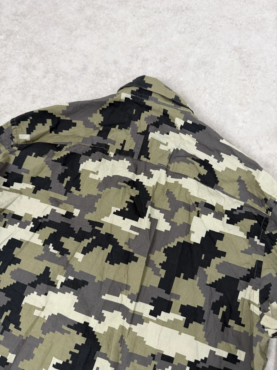 AW2015 Givenchy Camo Green Shirt by Riccardo Tisci - Image 6