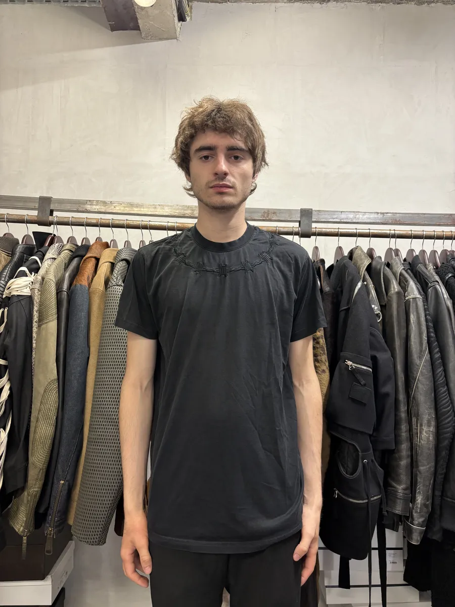 AW2016 Givenchy Thorns Crown Black Collar T-Shirt - Image 4
