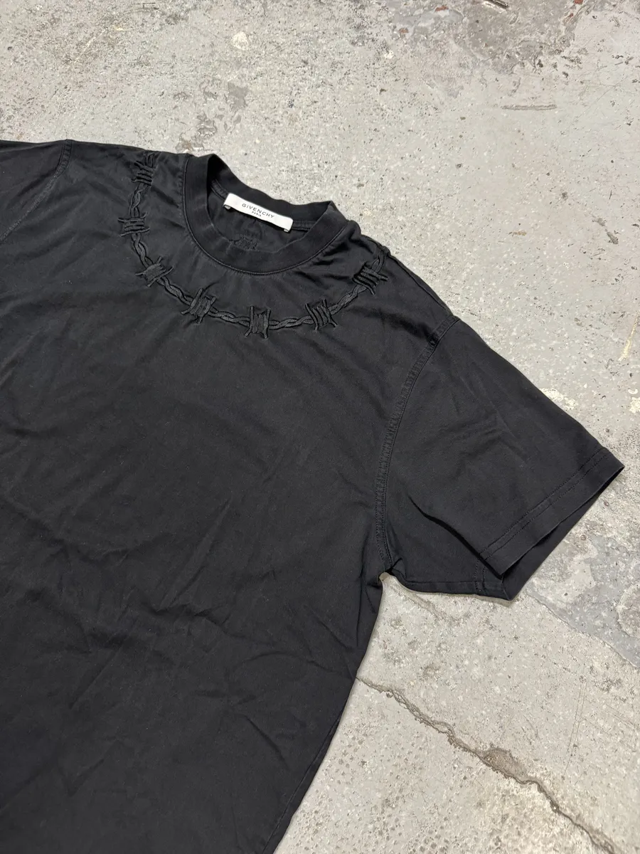 AW2016 Givenchy Thorns Crown Black Collar T-Shirt - Image 9