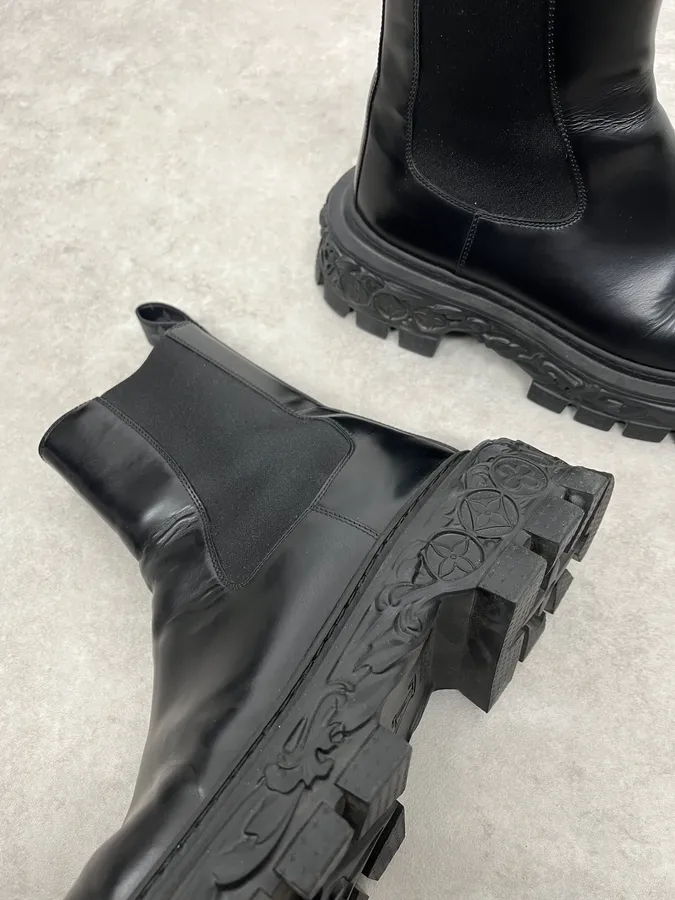 AW2022 Louis Vuitton Ornamented Sole Black Boots - Image 4