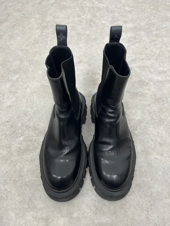 AW2022 Louis Vuitton Ornamented Sole Black Boots - Image 5