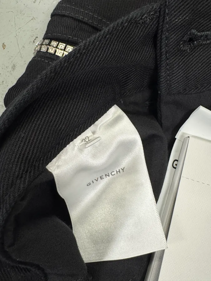 AW2023 Givenchy Black Multi Zips Cargo Pants - Image 10