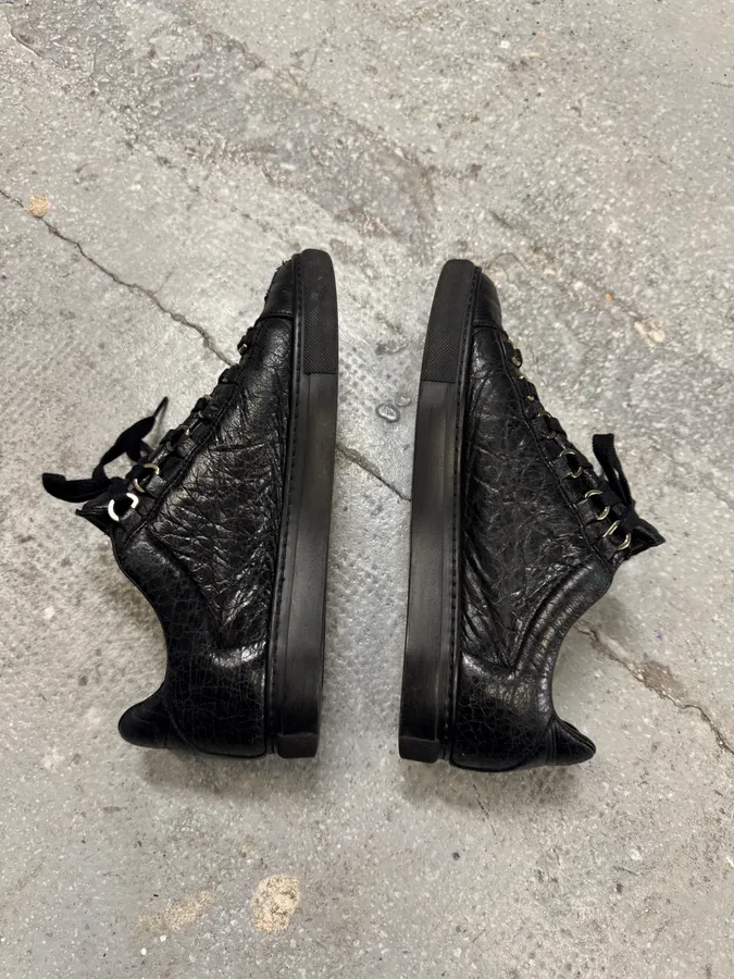 Balenciaga Arena Black Cracked Leather Low Sneakers - Image 2