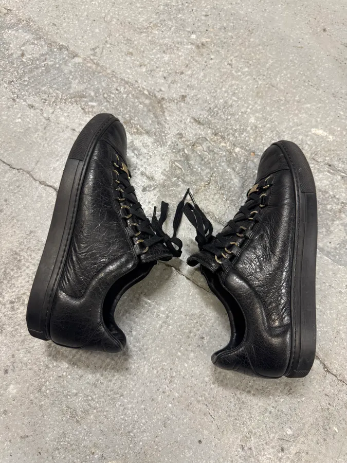 Balenciaga Arena Black Cracked Leather Low Sneakers - Image 3