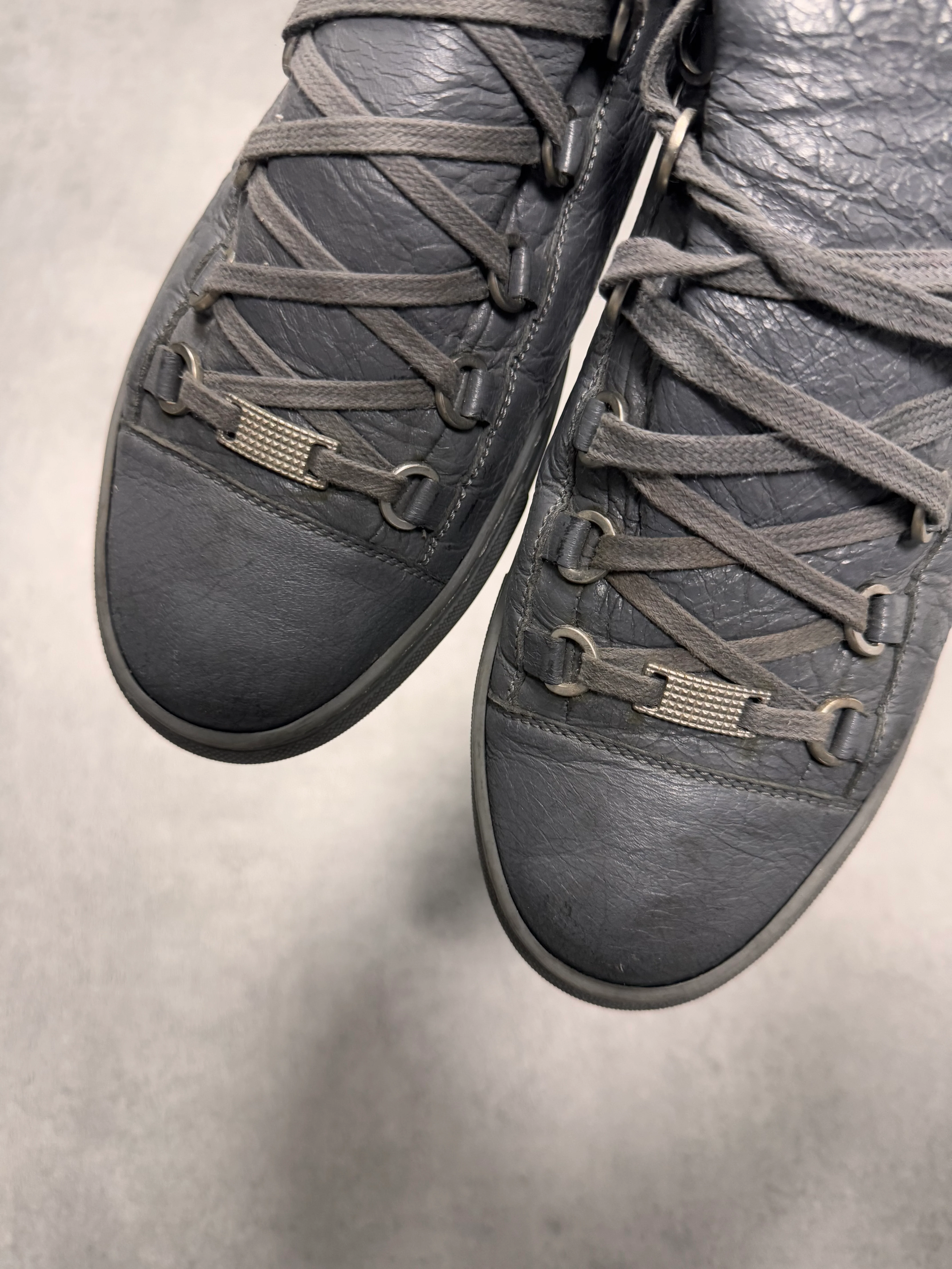 Balenciaga Arena Low Grey Cracked Leather Sneakers - Image 4