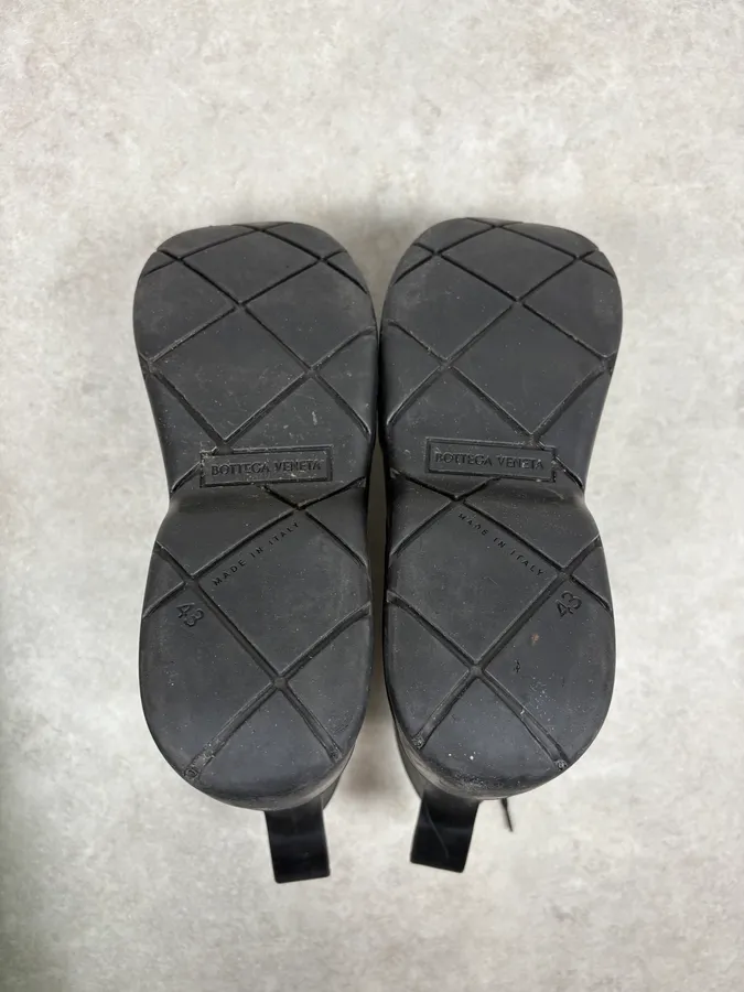 Bottega Veneta Puddle Black Leather Gum Boots - Image 8