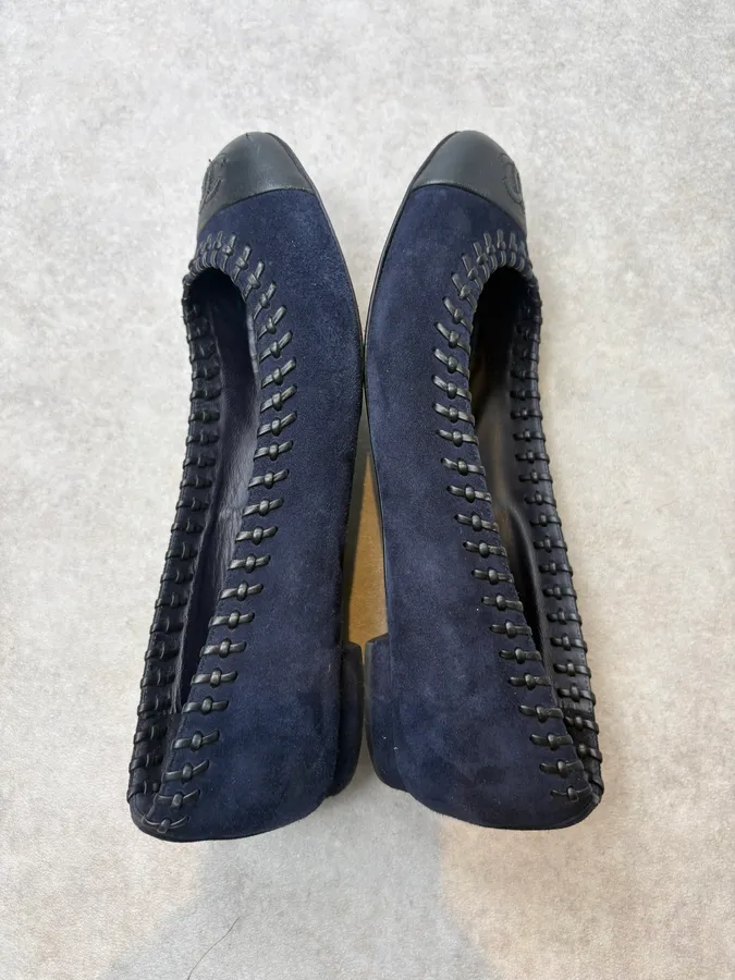 Chanel Navy Suede CC Logo Ballet Flats - Image 5