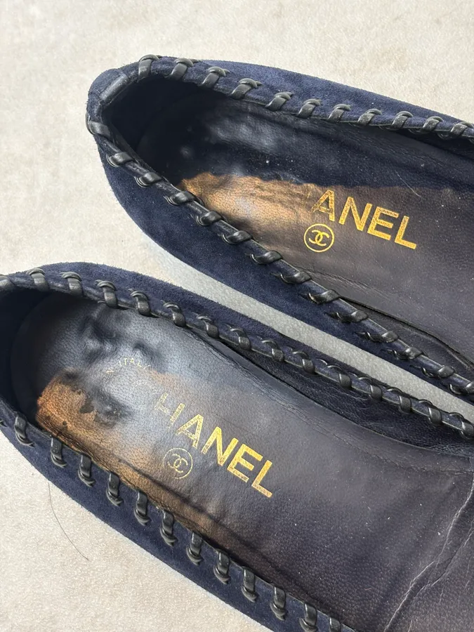 Chanel Navy Suede CC Logo Ballet Flats - Image 7
