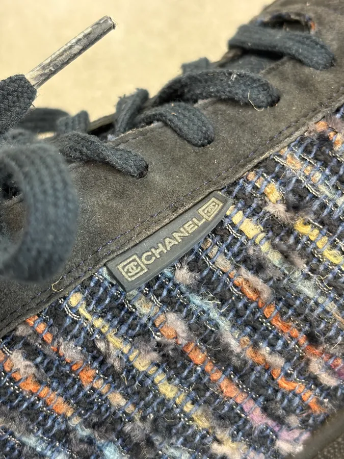 Chanel Navy Tweed Logo Low-Top Sneakers - Image 9