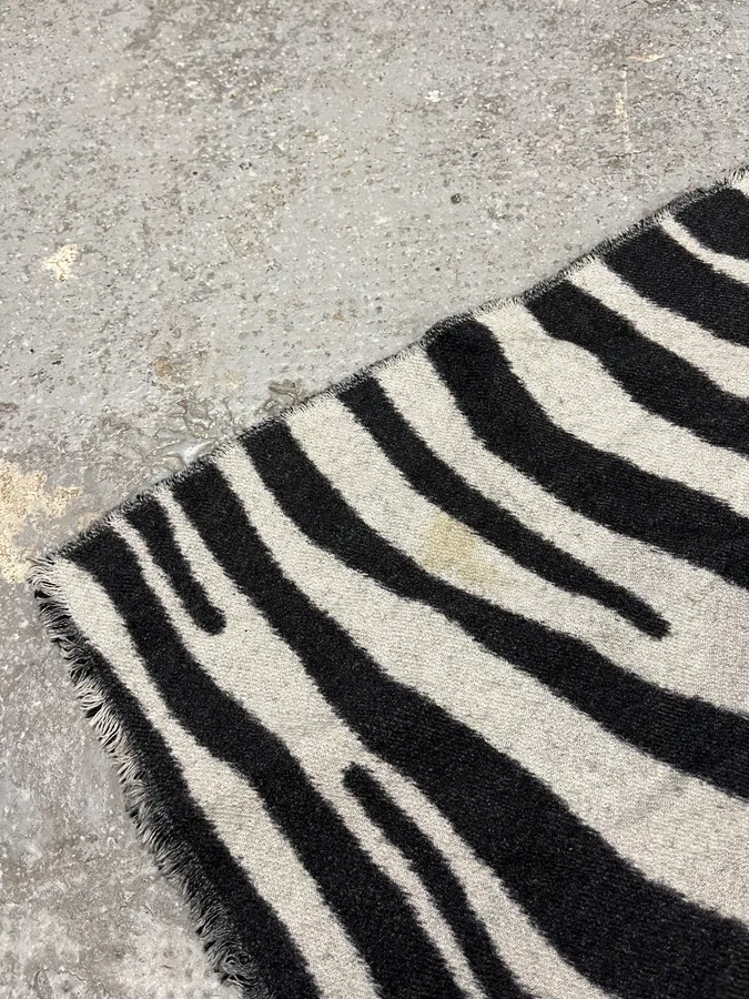 Dries Van Noten Safari Black & White Scarf - Image 4