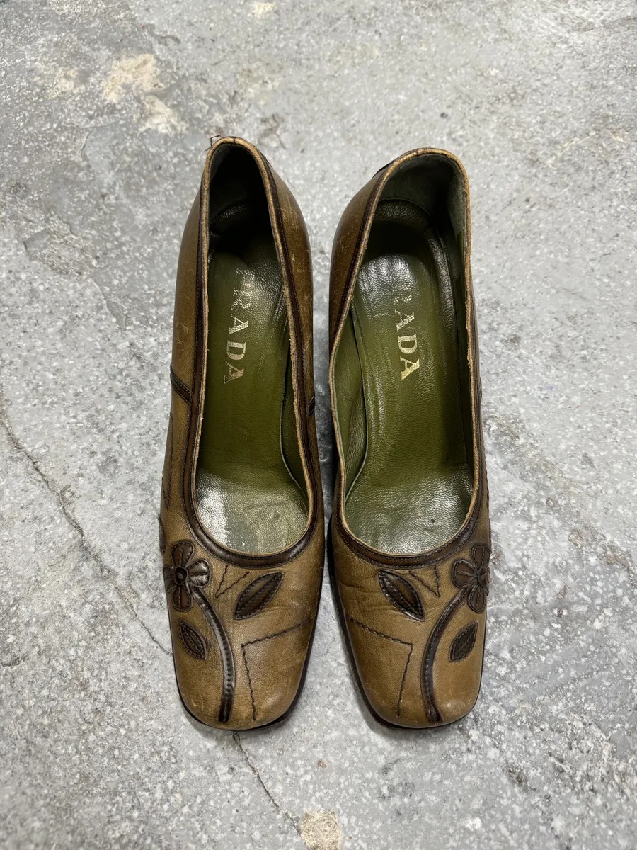 FW1999 Prada Brown Mary Janes Leafes Heels - Image 4