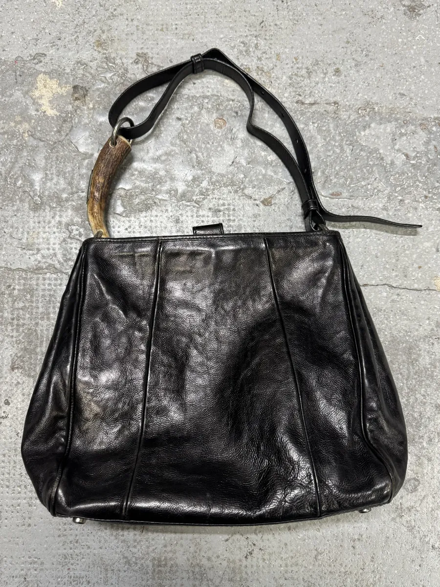 FW2001 Yves Saint Laurent Tom Ford Mombasa Horn Dark Black Leather Shoulder Bag